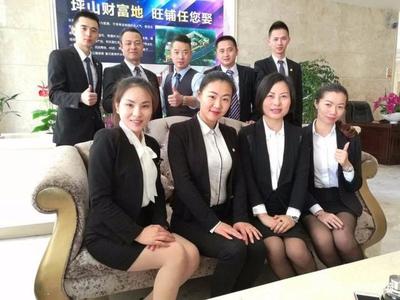 月入過萬卻飽受爭議 職業(yè)中介服務背后的輿論困境